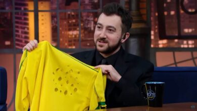 Imagem de: Ator de Todo Mundo Odeia o Chris ganha camiseta do Brasil