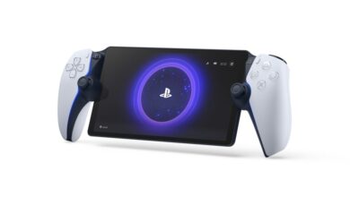 PlayStation Portal, aparelho com uma tela no centro e duas "metades" de DualSense dos lados