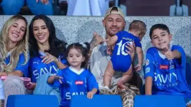 Pé quente: Neymar leva filha Mavie ao estádio pela primeira vez