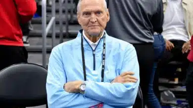 Jerry West, jogador que inspirou logo da NBA, morre aos 86 anos