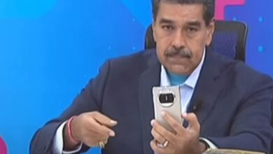 Maduro deleta WhatsApp ao vivo e faz campanha contra o app na Venezuela