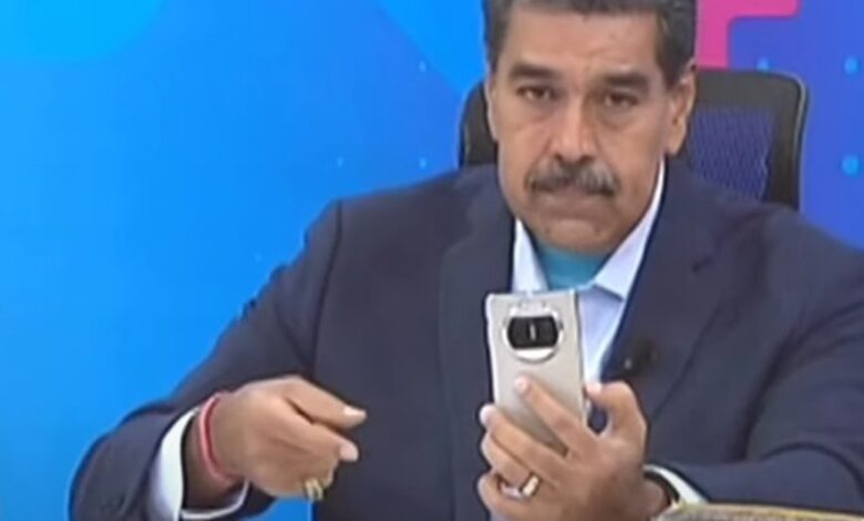 Maduro deleta WhatsApp ao vivo e faz campanha contra o app na Venezuela