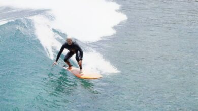 Pilotos de Fórmula 1 se arriscam no surfe em São P...