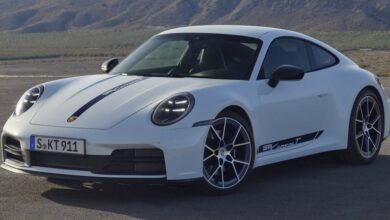 Porsche lança 911 Carrera T 2025 com câmbio manual e opção conversível