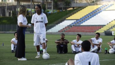 Ronaldinho Gaúcho lança “Manual do Bruxo” para jov...